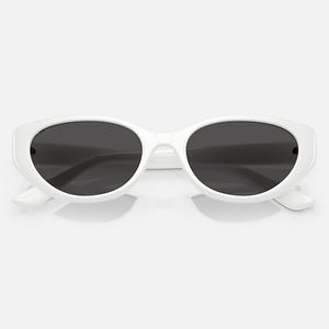 Gafas de Sol Cat-Eye Negras y Blancas con Lentes Opacas, Perfil Audaz, Protección UV, para Entusiastas de la Moda Urbana - Product Image 3