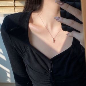 Collier pendentif chat en argent S925 plaqué rhodium, hypoallergénique, anti-ternissement, design mignon et délicat pour femme, par Dylam - Product Image 4