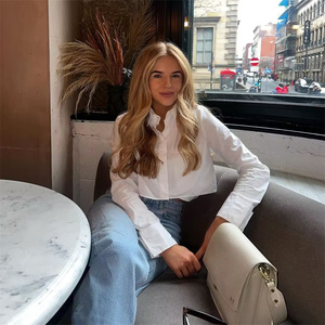 SHENZHU 2022 all'ingrosso della nuova maglietta da <span class=keywords><strong>donna</strong></span> a otto colori Top francese con risvolto largo all'ombelico Chic Top 8567210 - Product Image 4