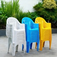 Chaises en plastique empilables modernes, vente en gros d'usine avec certification CE européenne pour les hôtels, les restaurants et les foyers