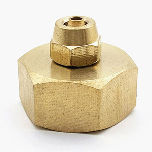 Adaptateur de tuyau d'arrosage en laiton 1/4 po à 3/4 po GHT, connecteur de plomberie intérieur/extérieur, conception industrielle durable - Product Image 1