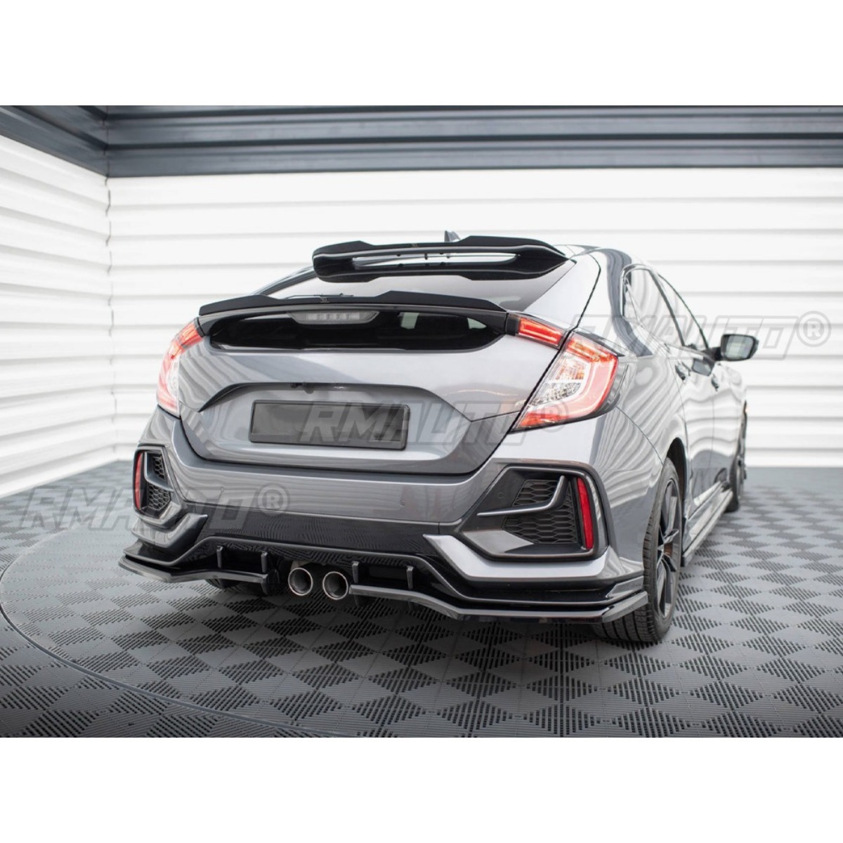 หนึ่งชุดสีดำเงา