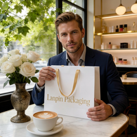 Sac de shopping en papier blanc de luxe, personnalisé, fait main, écologique, recyclable, avec logo en feuille d'or gaufrée et ruban, pour boutique de cosmétiques
