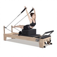 Lit de Pilates Reformer en bois avec ressorts pour entraînement de résistance, idéal pour studio et fitness à domicile