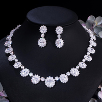 Parure de bijoux de luxe pour femme, magnifique, entièrement ornée de pierres CZ, avec grand ovale et fleur en cristal bleu foncé, pour robe de soirée et de mariée