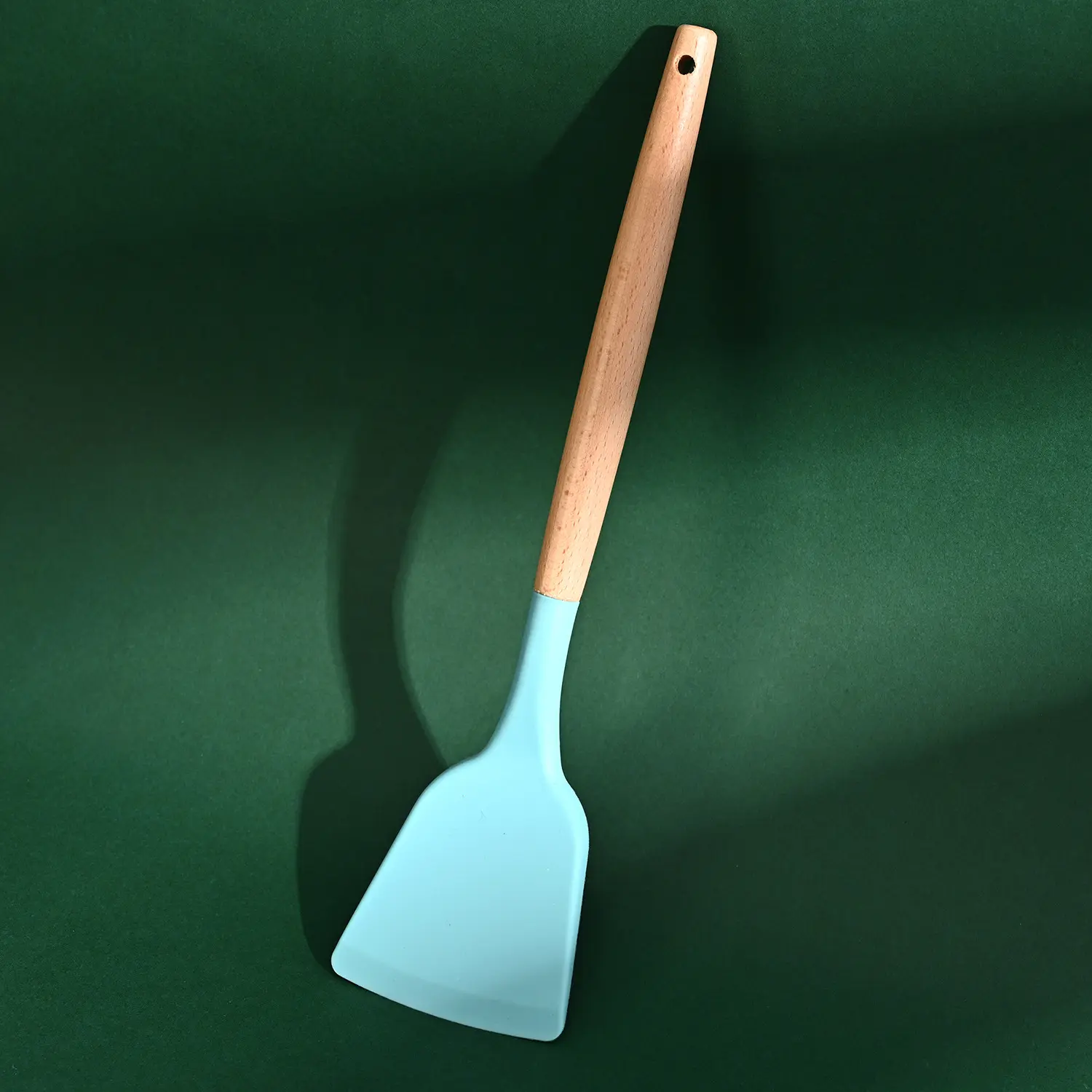 Vente en gros de 19 ustensiles de cuisine ustensiles en silicone planche à découper ensemble de rangement manche en bois seau couteau antiadhésif ensemble d'ustensiles de cuisine