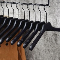 Nouveau Cintre en Bois Massif Noir Mat Haut de Gamme pour Magasin de Vêtements, Logo Gravé, Design Moderne et Simple, Guangxi Guilin