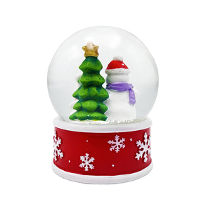 OEM venta al por mayor resina Navidad verde santa árbol miniatura bola de nieve decoración del hogar globo de agua decoración de Navidad globo de nieve - Product Image 4