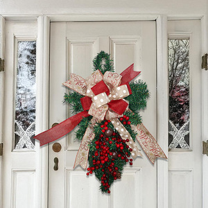Couronne de Noël en cônes de pin 60x30cm, décoration murale ou de porte avec baies rouges et raisins pour la décoration des fêtes - Product Image 2
