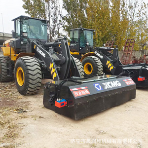 Barredora de Carreteras de 6000 mm Tipo Cerrado, Máquina de Limpieza Vial Municipal con Bomba para Mantenimiento de Carreteras - Product Image 2