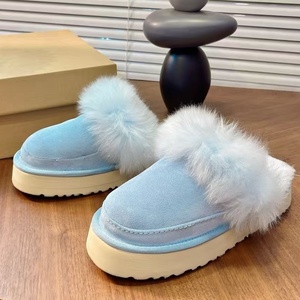 Bottes d'hiver personnalisées pour femmes, style Ugg, avec semelle épaisse pour plus de chaleur, pantoufles d'intérieur et d'extérieur - Product Image 2