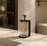 Support de bouteille à pompe en acrylique noir avec deux plateformes pour le rangement de savon, lotion et parfum sur la coiffeuse de salle de bain