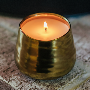 Pot à bougie en métal à motifs pour des intérieurs élégants, offrant un design élégant et une belle illumination par les bougies - Product Image 1