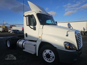 Camiones Freightliner Cascadia 113 Usados, con Cabina Dormitorio de 60 Pulgadas, Techo Medio, 450 HP, Diésel, Automático - Product Image 2