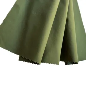 Sacola de viagem em tecido verde militar TC65/35 de poliéster resistente a chuva e impermeável para uso ao ar livre