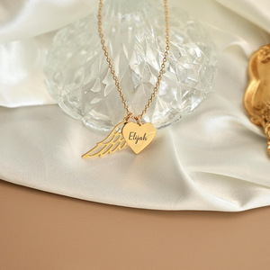 Collar Personalizado con Alas <span class=keywords><strong>de</strong></span> Ángel y Corazón, Colgante con Nombre y Apellido Grabado con Láser, Cadena <span class=keywords><strong>de</strong></span> Clavícula <span class=keywords><strong>de</strong></span> Moda Personalizada, Regalo <span class=keywords><strong>de</strong></span> Joyería - Product Image 4