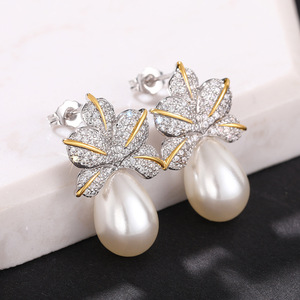 Orecchini a Perno con Perle a Forma di Foglia per Donne, Gioielli Eleganti e Scintillanti per le Orecchie - Product Image 5