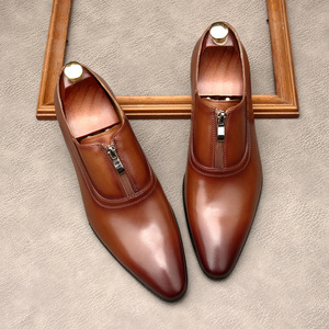 Mocasines casuales hechos a mano con punta redondeada, diseño estampado, adecuados para bodas, oficinas, negocios, moda y uso al aire libre. - Product Image 1