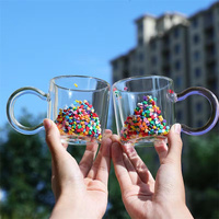 Produits en gros, gobelets en verre transparent à double paroi faits à la main avec de nombreux cœurs aimants pour cadeau de Noël