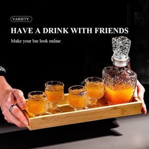 Ensemble distributeur de whisky vintage européen sculpté avec mini-gobelet, verre à whisky, verre à <span class=keywords><strong>vin</strong></span>, verre à cocktail et verre à shot en forme de diamant - Product Image 2