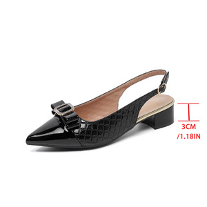 <span class=keywords><strong>Scarpe</strong></span> da <span class=keywords><strong>Donna</strong></span> Xuanhui <span class=keywords><strong>Eleganti</strong></span> e di Alta Qualità con Punta Affusolata in Vernice, Fiocco con Strass e <span class=keywords><strong>Tacco</strong></span> <span class=keywords><strong>Basso</strong></span> Quadrato di 3cm - Product Image 6