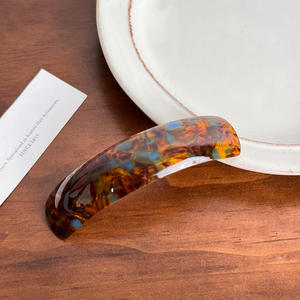 กิ๊บหนีบ<span class=keywords><strong>ผม</strong></span>ทรงตรงสไตล์เกาหลีแบบพรีเมียมสำหรับทรงผมครึ่งรวบที่ด้านหลัง ใช้ได้หลากหลายสำหรับ<span class=keywords><strong>ผม</strong></span>หางม้าสูง ลดราคาพิเศษ - Product Image 4