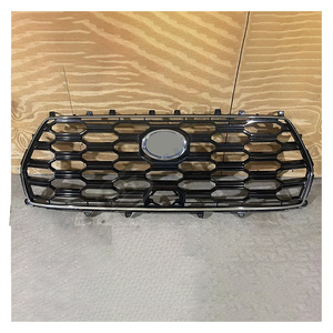 53114-0C500 est compatible avec la calandre avant et la calandre du Toyota Sequoia Platinum 2023. - Product Image 2