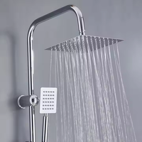 Robinet de colonne de douche de pluie à une poignée chromée Robinet de salle de bain en laiton poli Modèles de pulvérisation de massage doux Appartements