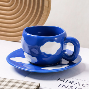 Ensemble Tasse et Soucoupe en Céramique Colorée de 300 ml, Mug Irrégulier Design Unique, Vente Chaude en Usine, Motifs Personnalisables - Product Image 5
