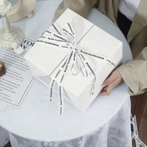 Boîte à gâteau en forme de triangle transparent et inversé, meilleure vente pour mariage d'anniversaire, personnalisée, nouvelle collection - Product Image 5