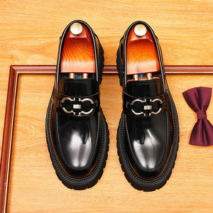 Zapatos formales de cuero italianos para hombre, calzado de cuero repujado de piel de becerro, diseño artesanal a la moda. - Product Image 6