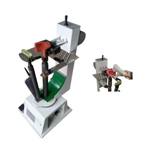 Machine à coudre motorisée pour la fabrication de chaussures en cuir, pour la pose latérale de la semelle - Product Image 1