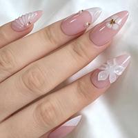Vente en gros de faux ongles personnalisés à étiquette privée, en forme d'amande, avec fleurs 3D, perles dorées, pointe française, rose nude, pour femmes