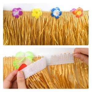 Feuilles de palmier tropicales fleurs d'hibiscus boisson parapluie pics pailles de fruits et <span class=keywords><strong>jupe</strong></span> de Table pour ensemble de décorations de fête hawaïenne - Product Image 4