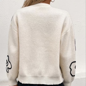 Venta al por mayor nuevo diseño de moda de las mujeres cárdigan patrón irregular cuello en V Botón de manga larga y transpirable para el invierno - Product Image 4