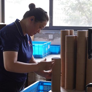 PET-voering watergeactiveerde acryl waterdichte aluminiumfolietape voor industriële apparatuur, warmtebescherming, installatie en onderhoud - Product Image 3