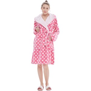 Accappatoio Invernale Oversize in Peluche per Donna, Comodo e Caldo, Stampa Elegante in Flanella, Pigiama Lungo ODM - Product Image 1
