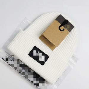 Nouveaux Bonnets d'Hiver de Luxe LUTONG 2026 pour Femmes – Motif Personnalisé, Logo, Tissu Chaud et Adapté aux Voyages - Product Image 2