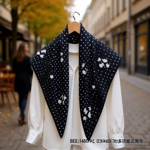 Écharpe triangulaire Angelina 135x60cm à pois pour femme, accessoire de mode - Product Image 4