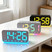 Horloge de chevet numérique LED créative à couleurs RGB changeantes avec calendrier, éclairage d'ambiance, 2 alarmes, fonction snooze pour la chambre à coucher