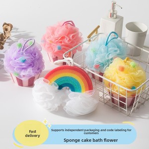 Éponge de <span class=keywords><strong>bain</strong></span> en PE en forme de fleur, mignonne et féminine, taille extra-large, ne se déforme pas, crée des bulles - Product Image 4
