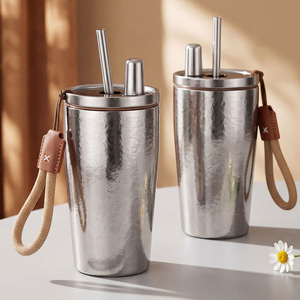 Tasse de voyage isotherme à double paroi en titane pur de qualité alimentaire 99 %, 500 ml, avec paille et cordon, maintien au chaud et au froid pendant 12h - Product Image 1