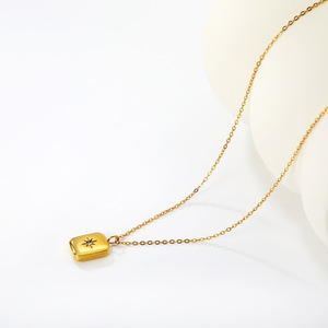 Collar con colgante de diamante en forma de estrella cuadrada dorada, 9x12,5 mm, cadena de 40+5 cm para mujer, uso diario - Product Image 3
