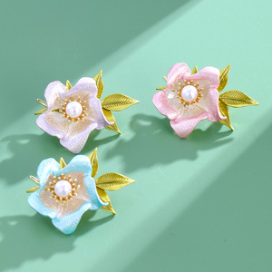 Broches de Flores de Aleación Chapados en Oro con Esmalte de Goteo, Diseños Personalizados, Lujo, Unisex, Regalo para Bodas, Compromisos y Fiestas - Product Image 1