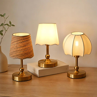 Lámpara de Mesa Pequeña de Estilo Nórdico con Tres Niveles de Intensidad y Control Táctil para Dormitorio, Habitación y Mesita de Noche