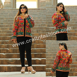 Blouson bomber vintage Banjara, longueur courte, style bohème gitan, broderie à la main, paillettes, coton, hiver, franges - Product Image 1
