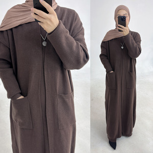 Sharut Dubai modesto islamico di lusso invernale <span class=keywords><strong>turco</strong></span> modesto Abaya musulmano da donna <span class=keywords><strong>cappotto</strong></span> maglione di lana lavorato a maglia con abito interno Abaya Set - Product Image 2