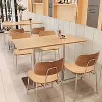 Ensemble de mobilier pour café et boulangerie, table et chaises en bois clair pour petit café, mobilier décontracté pour bistrot et salon de thé