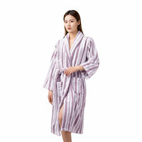Peignoir personnalisé avec logo, col châle, en polaire polyester violet, confortable et douillet pour les vacances et la salle de bain, taille unique, avec ceinture