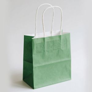 Sacs cadeaux en papier kraft écologiques imprimés flexo classiques KM 22*11*27cm pour mariages, promotions en supermarché et événements - Product Image 1